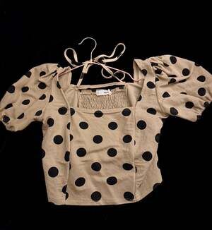 ✨MIX AND MATCH: 4 for 25✨ MANGO Polka Dot Puff Sleeve Crop Top | Smocked Back